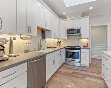 8 Sandbar Drive - Photo Thumbnail 13