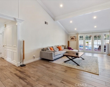 8 Sandbar Drive - Photo Thumbnail 5