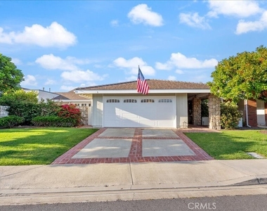 8 Sandbar Drive - Photo Thumbnail 2