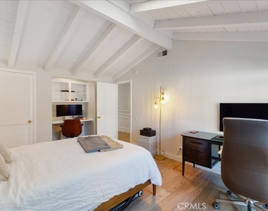 8 Sandbar Drive - Photo Thumbnail 15