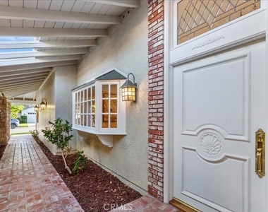 8 Sandbar Drive - Photo Thumbnail 4