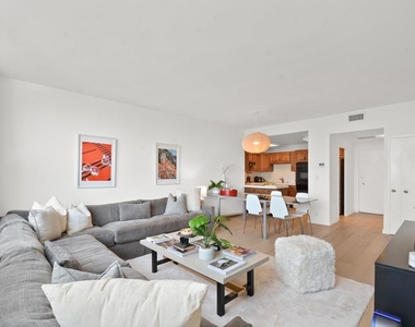 17352 W Sunset Boulevard - Photo Thumbnail 14