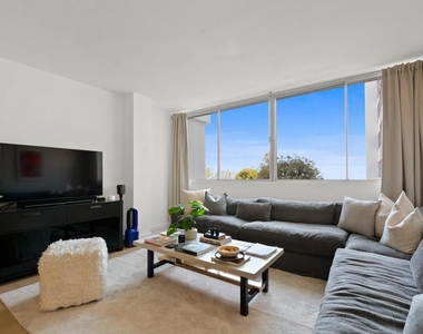 17352 W Sunset Boulevard - Photo Thumbnail 18