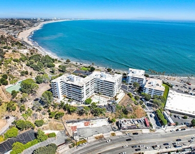 17352 W Sunset Boulevard - Photo Thumbnail 7