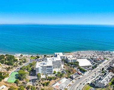 17352 W Sunset Boulevard - Photo Thumbnail 5