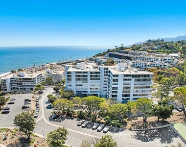 17352 W Sunset Boulevard - Photo Thumbnail 6