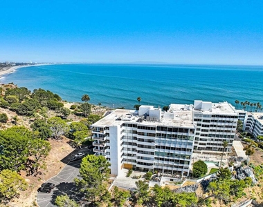 17352 W Sunset Boulevard - Photo Thumbnail 3