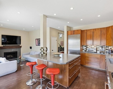 2756 Southampton - Photo Thumbnail 29