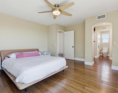 2756 Southampton - Photo Thumbnail 35