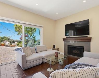 2756 Southampton - Photo Thumbnail 11