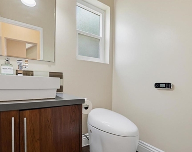 2756 Southampton - Photo Thumbnail 20