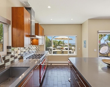 2756 Southampton - Photo Thumbnail 14