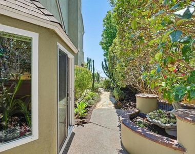 2756 Southampton - Photo Thumbnail 25