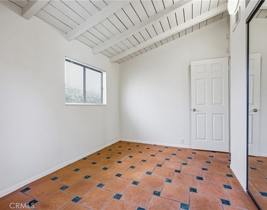 951 Glenneyre - Photo Thumbnail 10