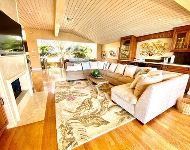 1137 Marine Drive - Photo Thumbnail 6