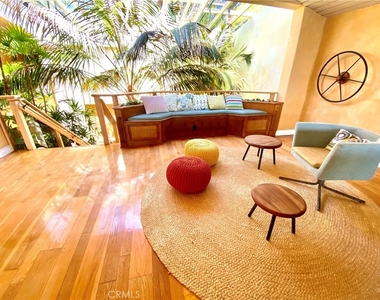 1137 Marine Drive - Photo Thumbnail 17