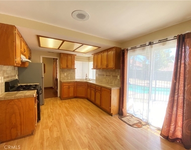 12044 Champlain Street - Photo Thumbnail 5