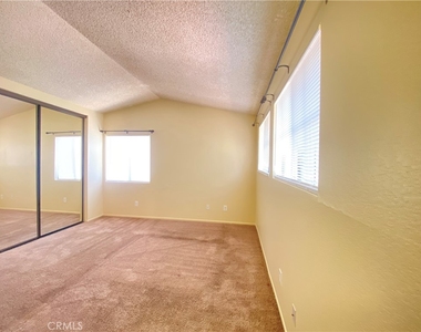 12044 Champlain Street - Photo Thumbnail 12