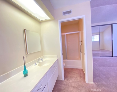 12044 Champlain Street - Photo Thumbnail 15