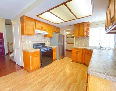 12044 Champlain Street - Photo Thumbnail 6