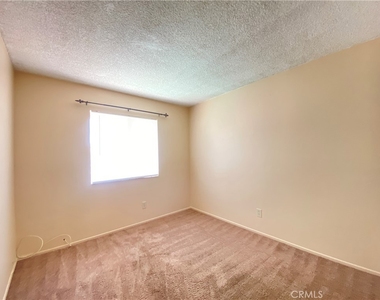 12044 Champlain Street - Photo Thumbnail 16