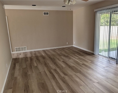 8641 Garfield Street - Photo Thumbnail 7
