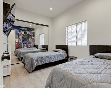 2743 Keystone St. - Photo Thumbnail 10
