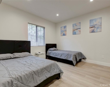 2743 Keystone St. - Photo Thumbnail 22
