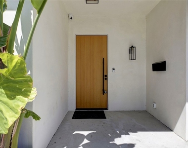2743 Keystone St. - Photo Thumbnail 1