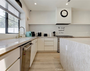 2743 Keystone St. - Photo Thumbnail 8