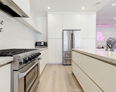 2743 Keystone St. - Photo Thumbnail 9