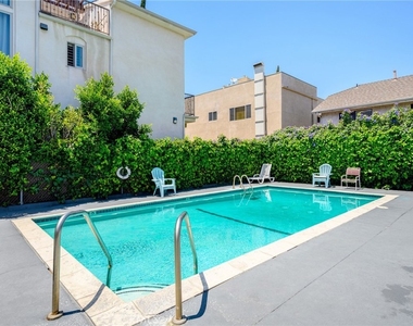 10757 Hortense Street - Photo Thumbnail 24