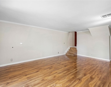 10757 Hortense Street - Photo Thumbnail 7