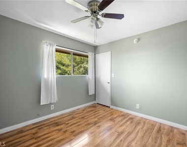10757 Hortense Street - Photo Thumbnail 17