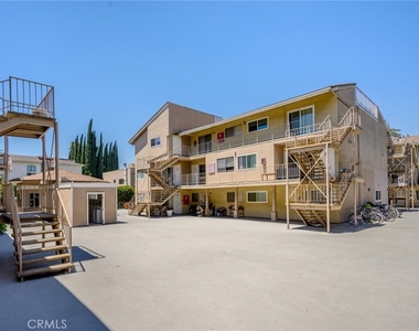 10757 Hortense Street - Photo Thumbnail 26