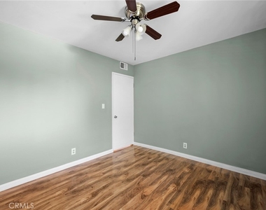 10757 Hortense Street - Photo Thumbnail 18