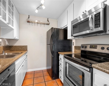 10757 Hortense Street - Photo Thumbnail 10