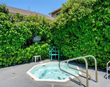 10757 Hortense Street - Photo Thumbnail 25