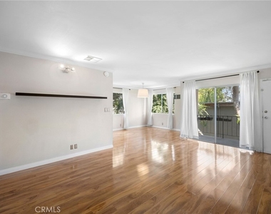 10757 Hortense Street - Photo Thumbnail 5