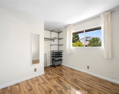 10757 Hortense Street - Photo Thumbnail 20