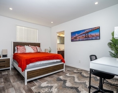 423 E Stuart - Photo Thumbnail 18