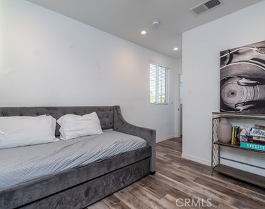 423 E Stuart - Photo Thumbnail 21