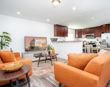 423 E Stuart - Photo Thumbnail 7