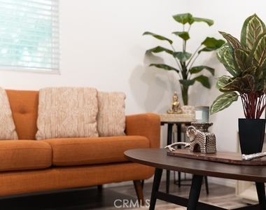 423 E Stuart - Photo Thumbnail 5