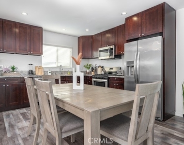 423 E Stuart - Photo Thumbnail 13