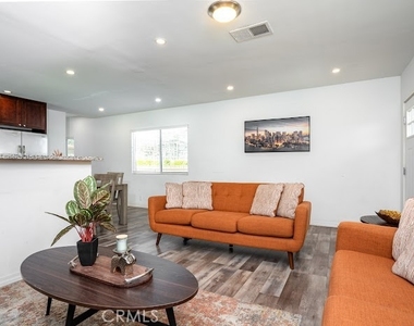 423 E Stuart - Photo Thumbnail 8