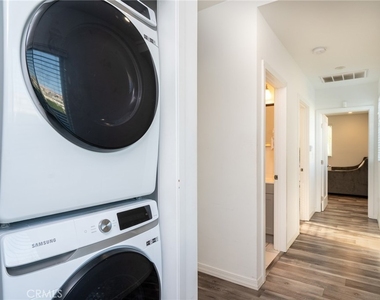 423 E Stuart - Photo Thumbnail 34