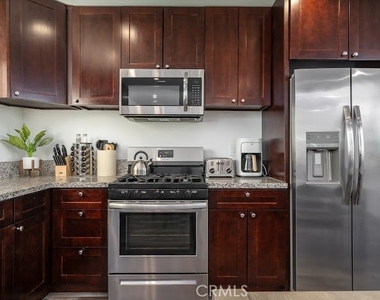 423 E Stuart - Photo Thumbnail 12
