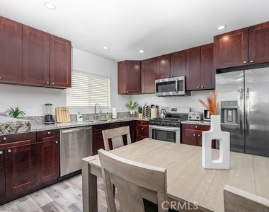 423 E Stuart - Photo Thumbnail 10