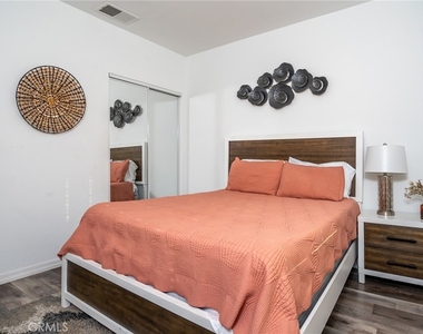 423 E Stuart - Photo Thumbnail 23